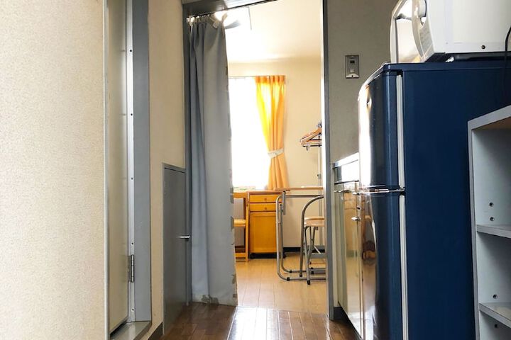 Room 4 of 18