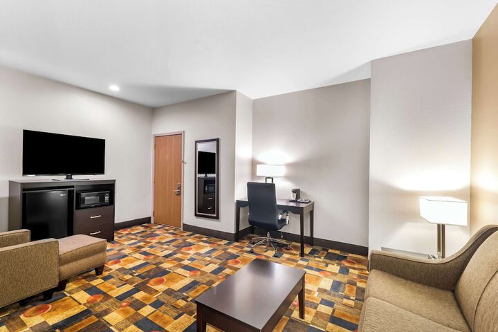 1 King Bed Microwave and Refrigerator WiFi Full Breakfast (1 of 26)