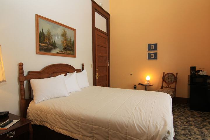 Room 5 of 82