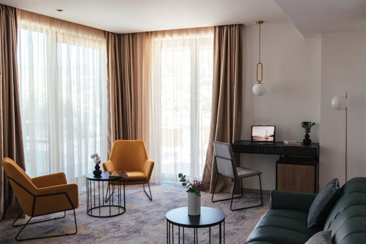 Room 4 of 27