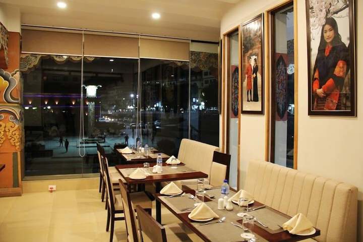 Dining 6 of 21