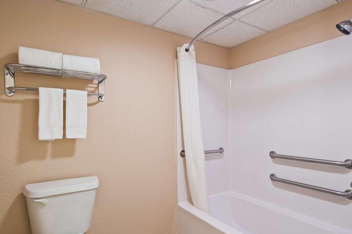 2 Double Beds Microwave and Refrigerator WiFi Full Breakfast (1 of 8)