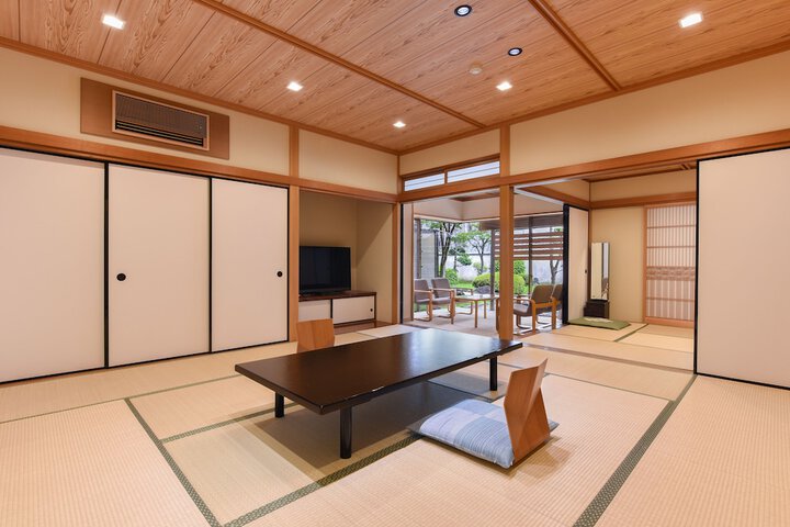 Room 6 of 50
