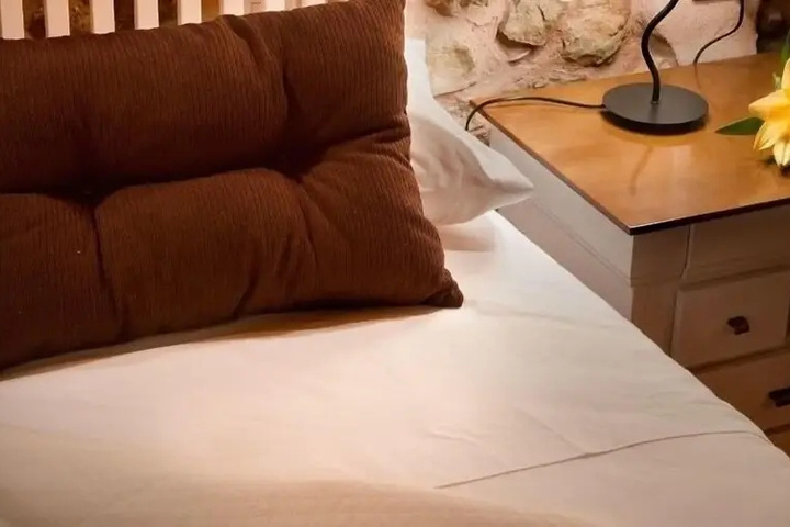 Room 4 of 12