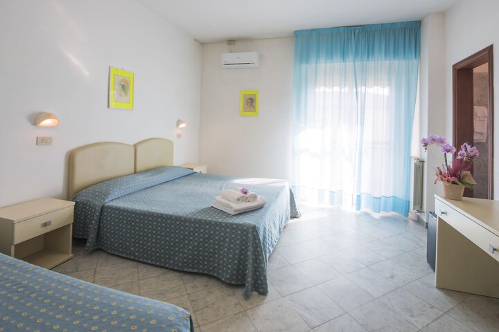 Room 14 of 25