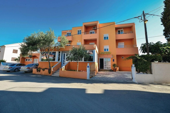 Nice Home in Privlaka With Wifi and 1 Bedrooms