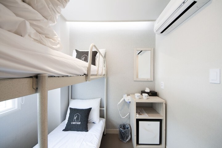 Room 16 of 34