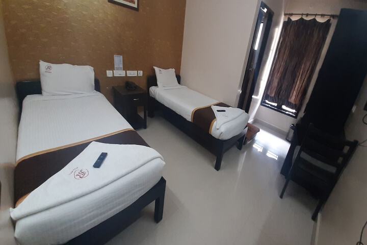 Room 13 of 22