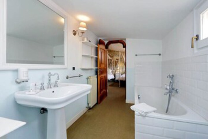 Room 3 of 21