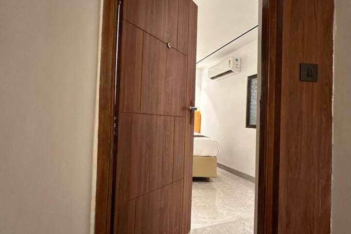Room 6 of 19