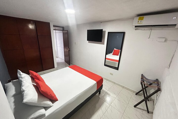 Room 10 of 28