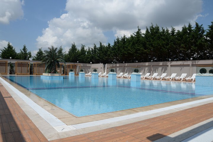 Pools & Facilities