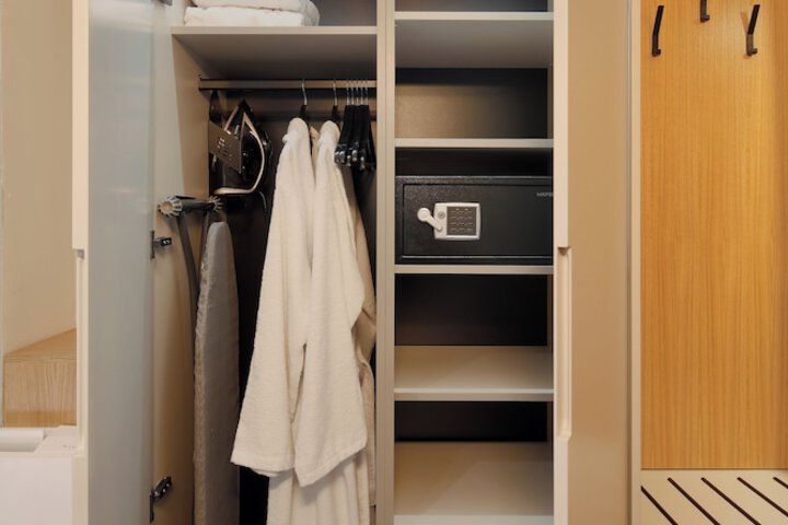 Room 43 of 80