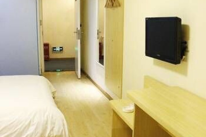 Room 3 of 8