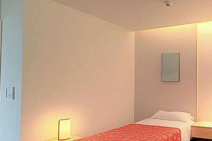 Room 8 of 13