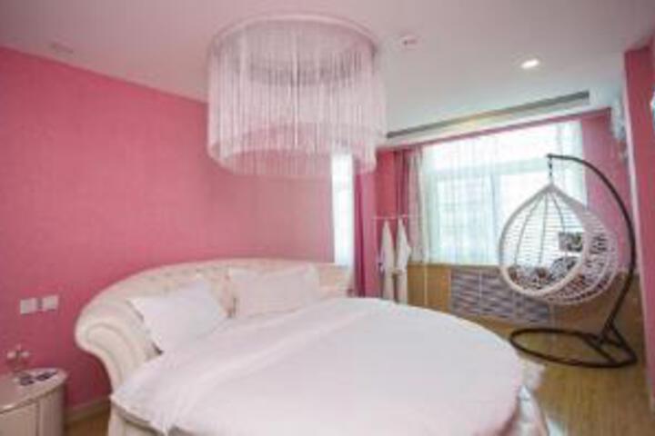 Room 6 of 7