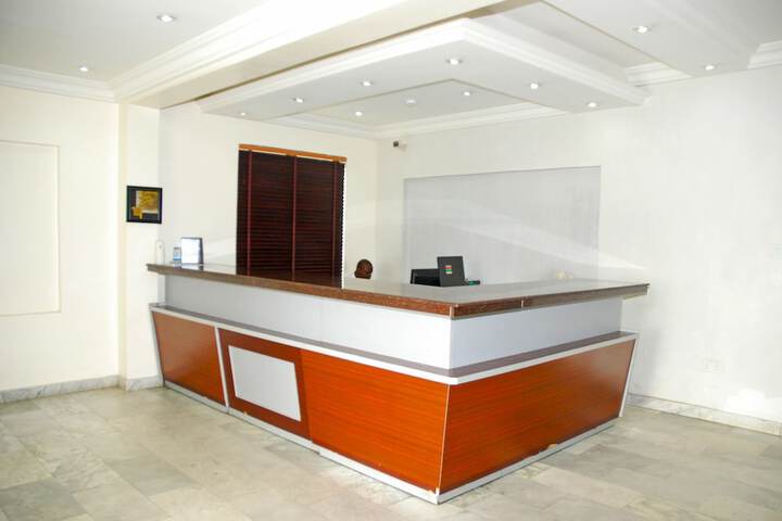 Check-in/check-out kiosk