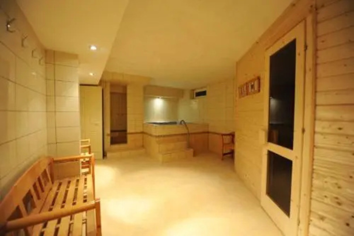Room 11 of 23