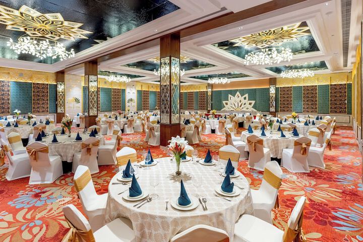 Ballroom/Hall 54 of 74