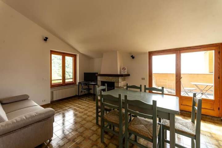 Room 5 of 18
