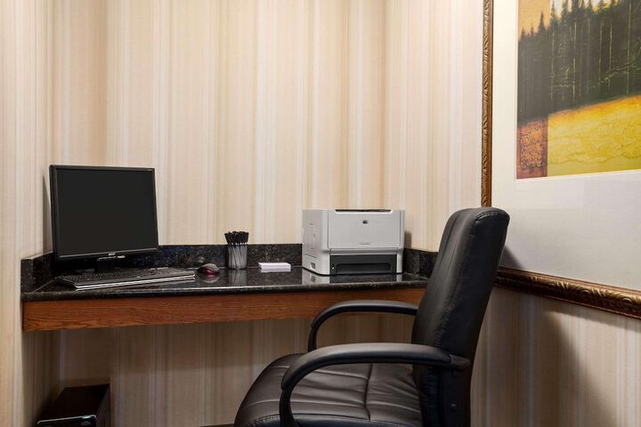 Business Center 23 of 23
