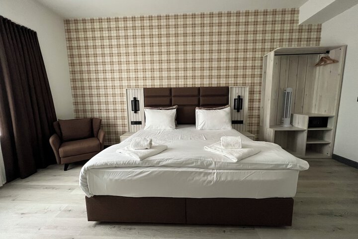 Room 11 of 23