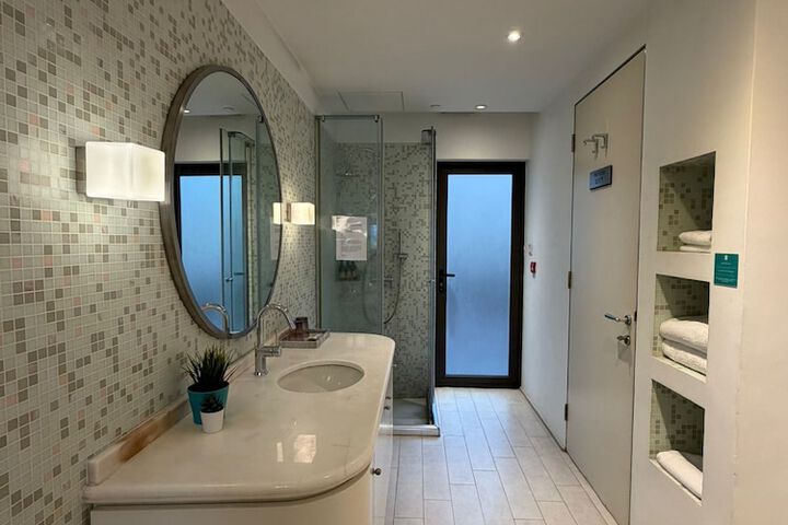 Room 47 of 60