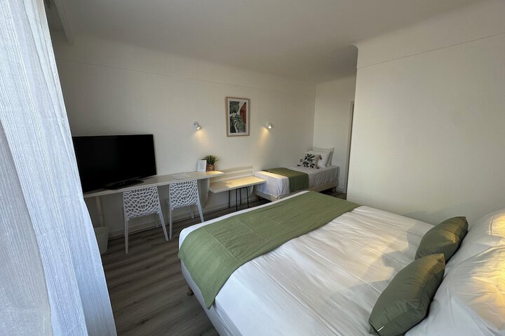 Room 32 of 81