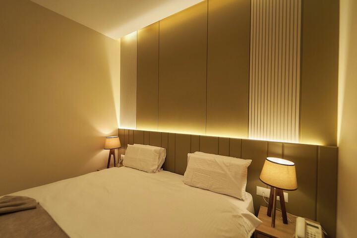 Room 44 of 148