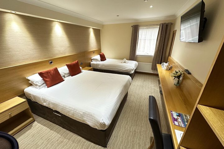 Room 14 of 28