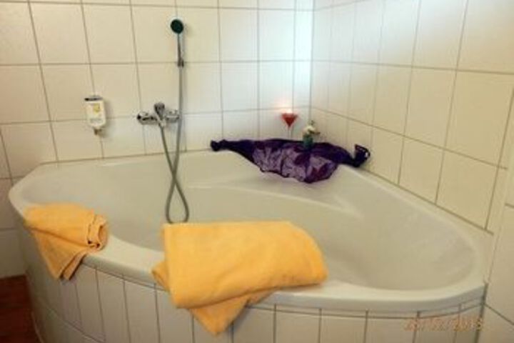 Deep Soaking Bathtub