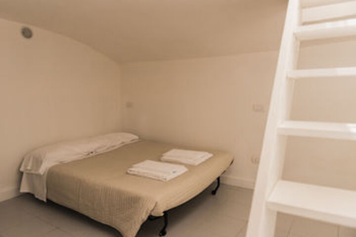 Room 12 of 37