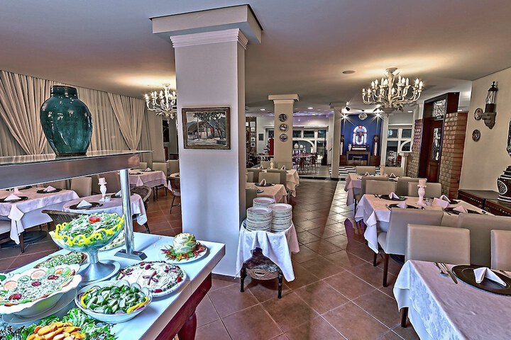 Dining 56 of 85