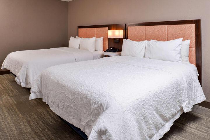 2 Queen Beds (1 of 11)