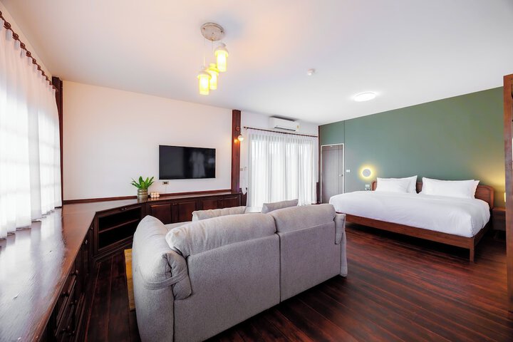 Room 9 of 38