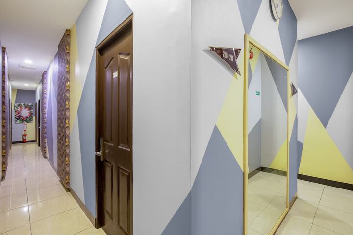 Ballroom/Hall 49 of 60