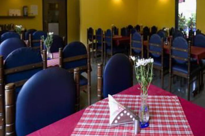 Dining 13 of 15