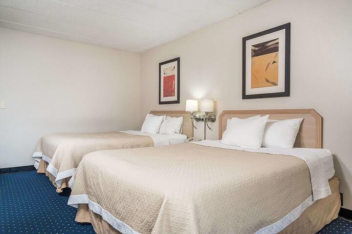 Comfort 2 Queen Beds (6 of 7)