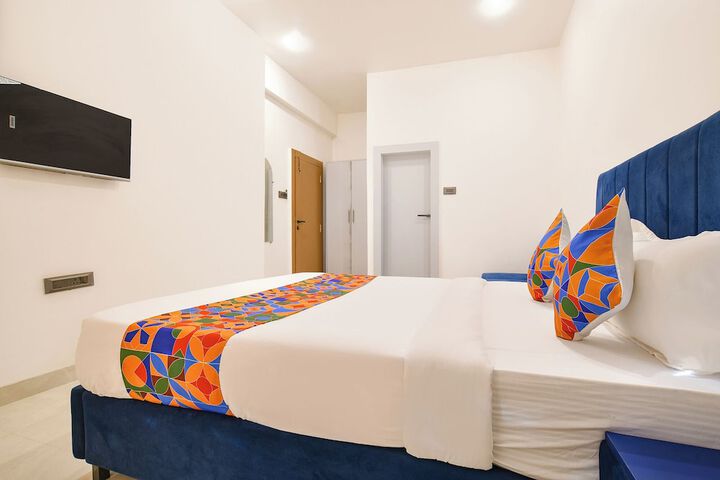 Room 17 of 28