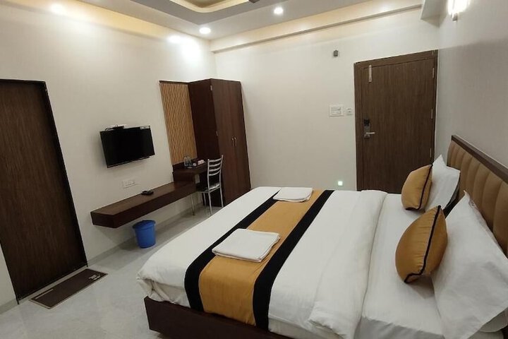 Room 10 of 36