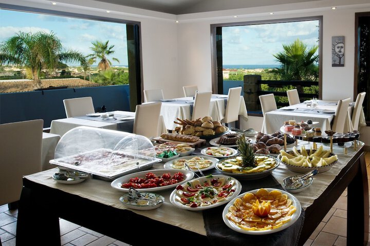 Dining 37 of 54