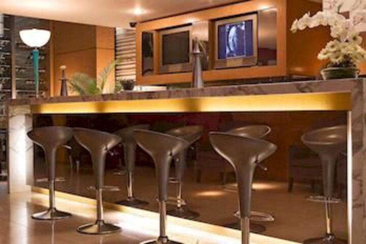 Lounge 23 of 79