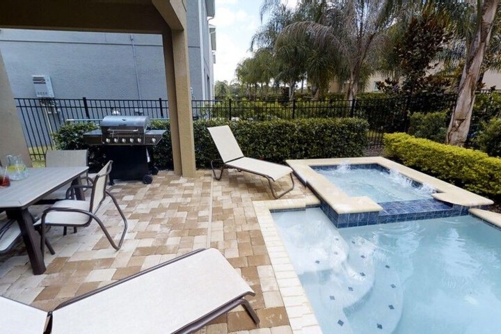 Pool 33 of 46