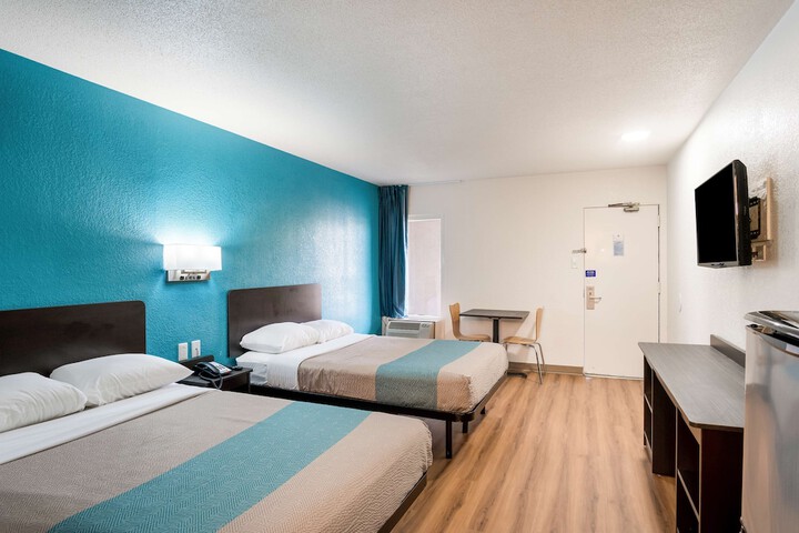 Deluxe Quadruple 2 Double Beds (5 of 10)