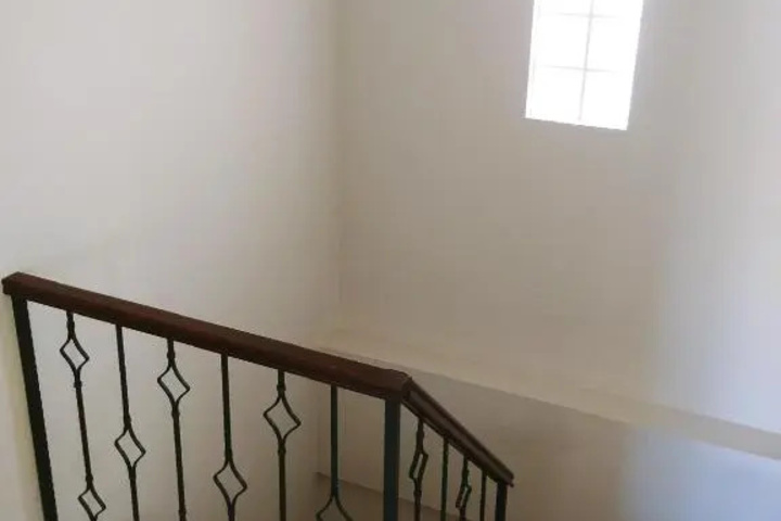 Room 9 of 12