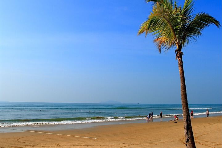 Sanya Yinyuan Linhai Theme Hotel
