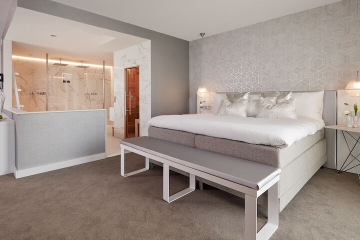 Room 12 of 65