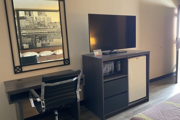 1 King Bed Mobility Accessible (15 of 27)