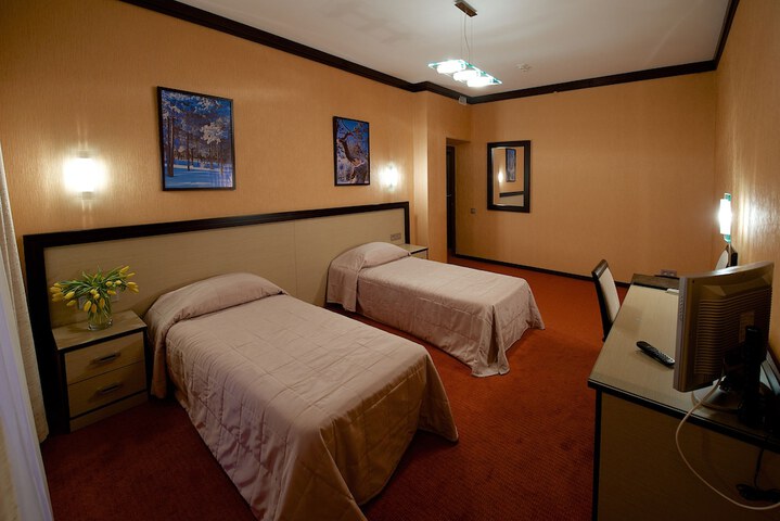 Room 5 of 99