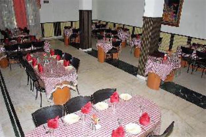 Dining 2 of 5